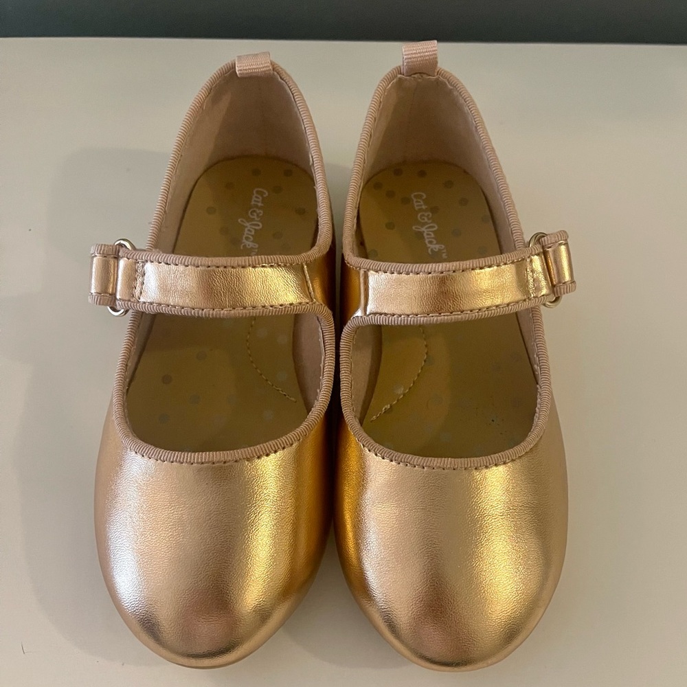 Girls Cat n Jack dress shoes, gold. New without tags.